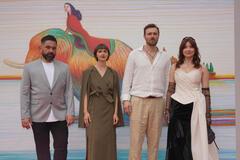 Delegazione del film Medovyi misiats di Zhanna Ozirna sul red carpet a Venezia 81 il 2 settembre 2024