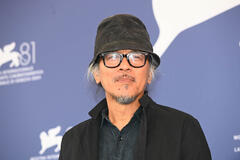 Il regista Lav Diaz al photocall del film Phantosmia a Venezia 81 il 2 settembre 2024
