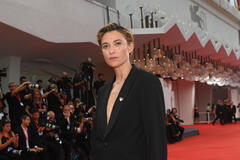 Anna Foglietta sul red carpet del film The Room Next Door di Pedro Almodóvar a Venezia 81 il 2 settembre 2024