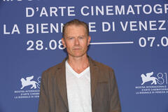 L'attore James Badge Dale al photocall del film King Ivory di John Swab a Venezia 81