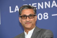 Il regista Asif Kapadia al photocall del film 2073 a Venezia 81 il 3 settembre 2024
