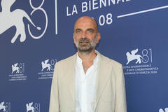 Il produttore David Fonjallaz al photocall del film Bestiari, erbari, lapidari di Massimo d'Anolfi, Martina Parenti a Venezia 81 il 3 settembre 2024