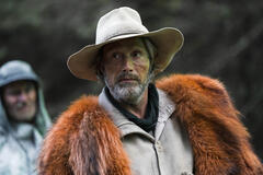 Mads Mikkelsen come Mayor Prentiss in Chaos Walking