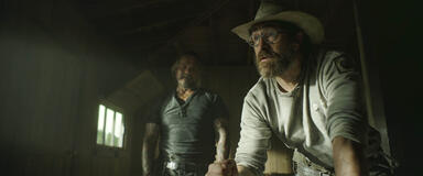 Kurt Sutter come Cillian e Demián Bichir come Ben in Chaos Walking