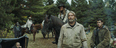 Vincent Leclerc come Daws, Mads Mikkelsen come Mayor Prentiss, e Nick Jonas come Davy Prentiss Jr. in Chaos Walking