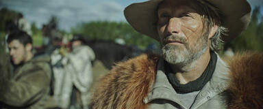 Mads Mikkelsen come Mayor Prentiss in Chaos Walking