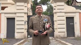 Striscia la notizia - la voce della complottenza - Dario Ballantini nei panni del Generale Roberto Vannacci