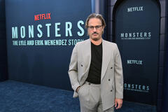 Gil Ozeri partecipa alla premiere di Monsters: The Lyle and Erik Menendez Story di Netflix all'Egyptian Theatre Hollywood il 16 settembre 2024 a Los Angeles, California