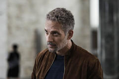 Giuseppe Fiorello (Fabrizio Corsaro) in I Fratelli Corsaro