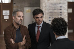 Giuseppe Fiorello (Fabrizio Corsaro) e Paolo Briguglia (Roberto Corsaro) in I Fratelli Corsaro