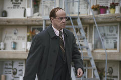 Toni Servillo in Iddu di Fabio Grassadonia e Antonio Piazza