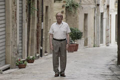 Toni Servillo in Iddu di Fabio Grassadonia e Antonio Piazza