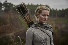 Morfydd Clark come Galadriel in Il Signore degli Anelli Gli Anelli del Potere 2x04