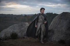 Robert Aramayo come Elrond in Il Signore degli Anelli Gli Anelli del Potere 2x04