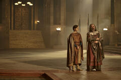 Leon Wadham come Kemen e Trystan Gravelle come Pharazôn in Il Signore degli Anelli: Gli Anelli del Potere 2x05