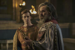 Leon Wadham come Kemen e Trystan Gravelle come Pharazôn in Il Signore degli Anelli: Gli Anelli del Potere 2x05