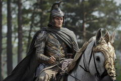 Robert Aramayo come Elrond in Il Signore degli Anelli: Gli Anelli del Potere 2x07