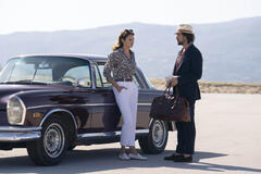 Shailene Woodley e Joseph Gordon-Levitt in Killer Heat di Philippe Lacôte