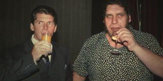 (S-D) Vince McMahon e André the Giant in foto da Mr. McMahon - Immagine dal set