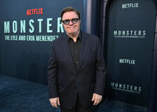 Nathan Lane partecipa alla premiere di Monsters: The Lyle and Erik Menendez Story di Netflix all'Egyptian Theatre Hollywood il 16 settembre 2024 a Los Angeles, California