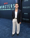 Orlando Pineda partecipa alla premiere di Monsters: The Lyle and Erik Menendez Story di Netflix all'Egyptian Theatre Hollywood il 16 settembre 2024 a Los Angeles, California