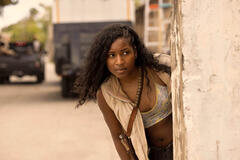 Carlacia Grant come Cleo in Outer Banks 3x02