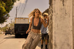 (S-D) Madelyn Cline come Sarah Cameron, Rudy Pankow come JJ in Outer Banks 3x02