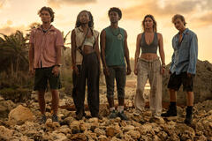 (S-D) Chase Stokes come John B, Carlacia Grant come Cleo, Jonathan Daviss come Pope, Madelyn Cline come Sarah Cameron, Rudy Pankow come JJ in Outer Banks 3x02