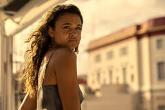 Madison Bailey come Kiara in Outer Banks 3x02