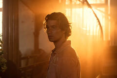 Chase Stokes come John B in Outer Banks 3x03