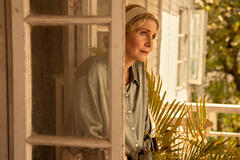 Elizabeth Mitchell come Limbrey in Outer Banks 3x03