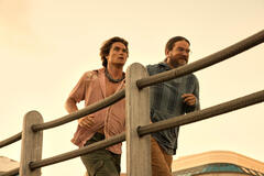 (S-D) Chase Stokes come John B, Charles Halford come Big John in Outer Banks 3x03