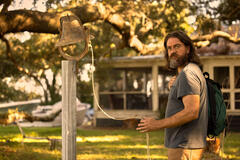 Charles Halford come Big John in Outer Banks 3x03