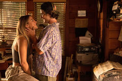 (S-D) Madelyn Cline come Sarah Cameron, Chase Stokes come John B in Outer Banks 3x04