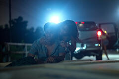 (S-D) Jonathan Daviss come Pope, Carlacia Grant come Cleo in Outer Banks 3x05