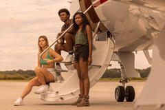 (S-D) Madelyn Cline come Sarah Cameron, Jonathan Daviss come Pope, Carlacia Grant come Cleo in Outer Banks 3x08