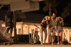 (S-D) Carlacia Grant come Cleo, Drew Starkey come Rafe, Charles Esten come Ward Cameron, Madelyn Cline come Sarah Cameron in Outer Banks 3x08