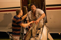 (S-D) Drew Starkey come Rafe, Charles Esten come Ward Cameron in Outer Banks 3x08