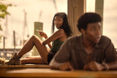 (S-D) Carlacia Grant come Cleo, Jonathan Daviss come Pope in Outer Banks 3x08