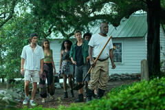 (S-D) Chase Stokes come John B, Madison Bailey come Kiara, Carlacia Grant come Cleo, Rudy Pankow come JJ, Jonathan Daviss come Pope, Nate Bynum come Demp in Outer Banks 4x01