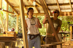 (S-D) Chase Stokes come John B, Rudy Pankow come JJ in Outer Banks 4x01