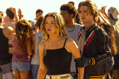 (S-D) Madelyn Cline come Sarah Cameron, Jonathan Daviss come Pope, Chase Stokes come John B in Outer Banks 4x01