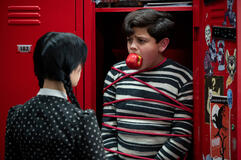 (S-D) Jenna Ortega come Wednesday Addams, Issac Ordonez come Pugsley Addams in Mercoledì 1x01