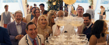 Tim Badgley come Roger Pelton in The Perfect Couple 1x01