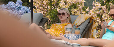 Dakota Fanning come Abby Winbury in The Perfect Couple 1x01