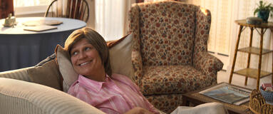 Dendrie Taylor come Karen Sacks in The Perfect Couple 1x04