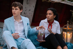 (S-D) Sam Nivola come Will Winbury, Mia Isaac come Chloe in The Perfect Couple 1x02