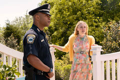 Dakota Fanning come Abby Winbury in The Perfect Couple 1x02