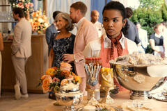 Mia Isaac come Chloe in The Perfect Couple 1x01