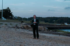 Liev Schreiber come Tag Winbury in The Perfect Couple 1x03